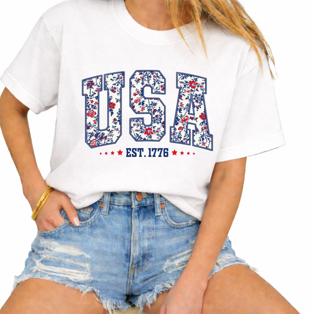 Floral USA 4th of July Patriotic Design Graphic Tee