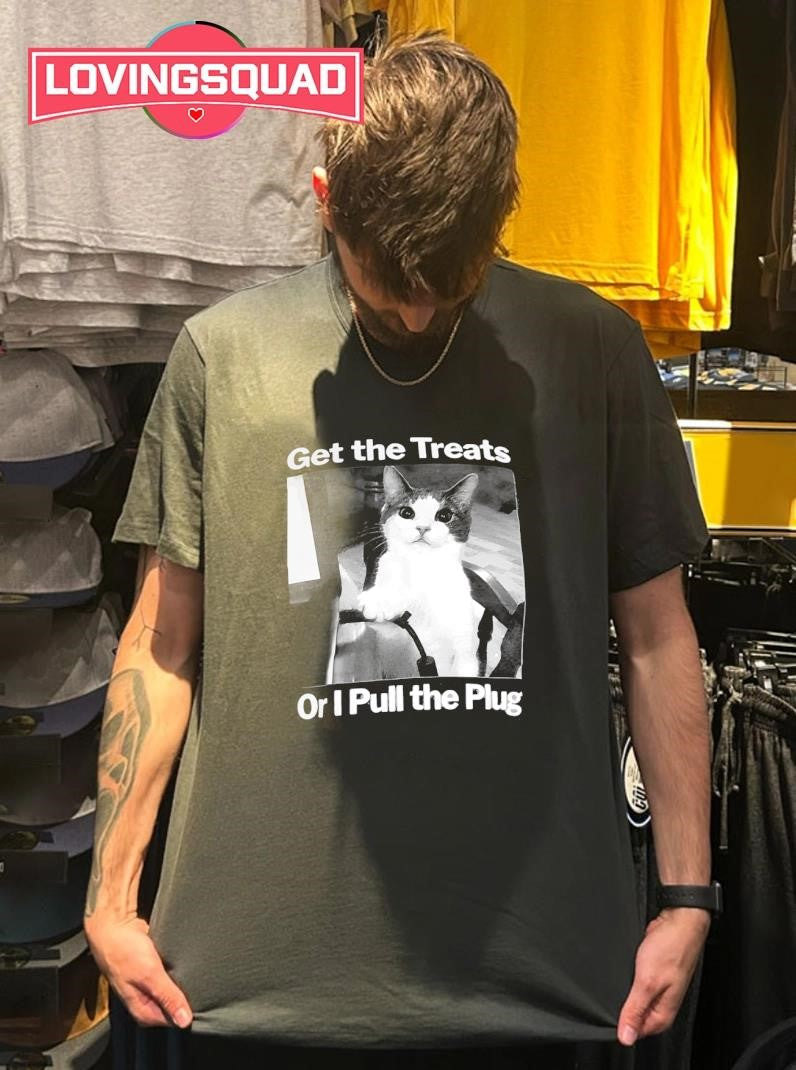 Cat get the treats or i pull the plug shirt
