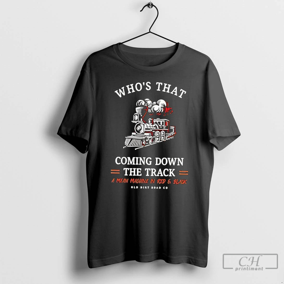 Classic Georgia Whos That Coming Down The Track A Mean Machine In Red Black T-Shirts, Hoodie, Sweatshirt | PopFlextees.com