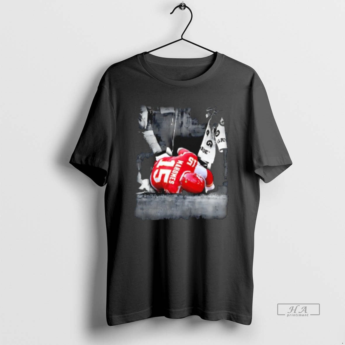 Official Patrick Mahomes Grabs His Knee After Being Injured During 2025 T-Shirts, Hoodie, Sweatshirt | PopFlextees.com