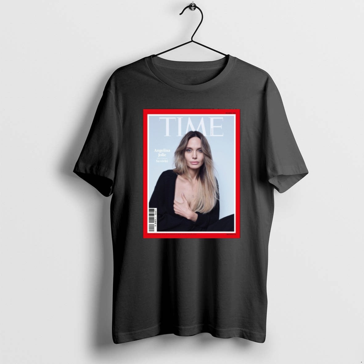 Official Time France Angelina Jolie Dans Coutures Sa Verite December 2025 T-Shirts, Hoodie, Sweatshirt | PopFlextees.com