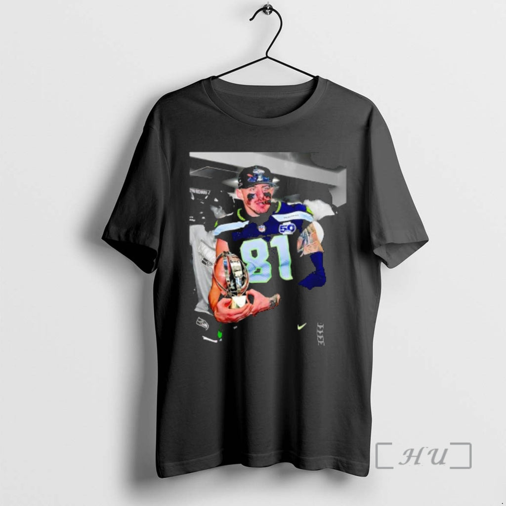 Officials Seahawks Eric Saubert 81 Smoking Graphic T-Shirts, Hoodie, Sweatshirt | PopFlextees.com