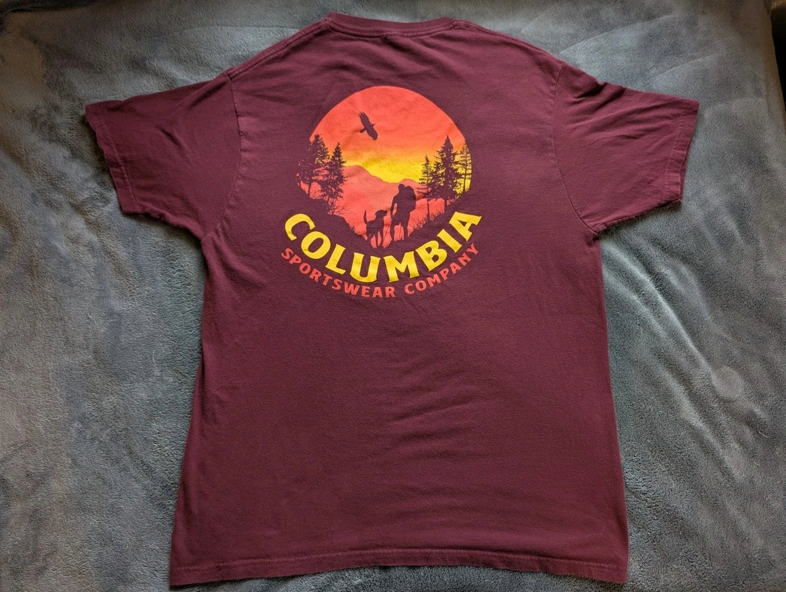 Columbia T-shirt Men's Large Burgundy Dog Hiking Cotton Dad Camping Walking