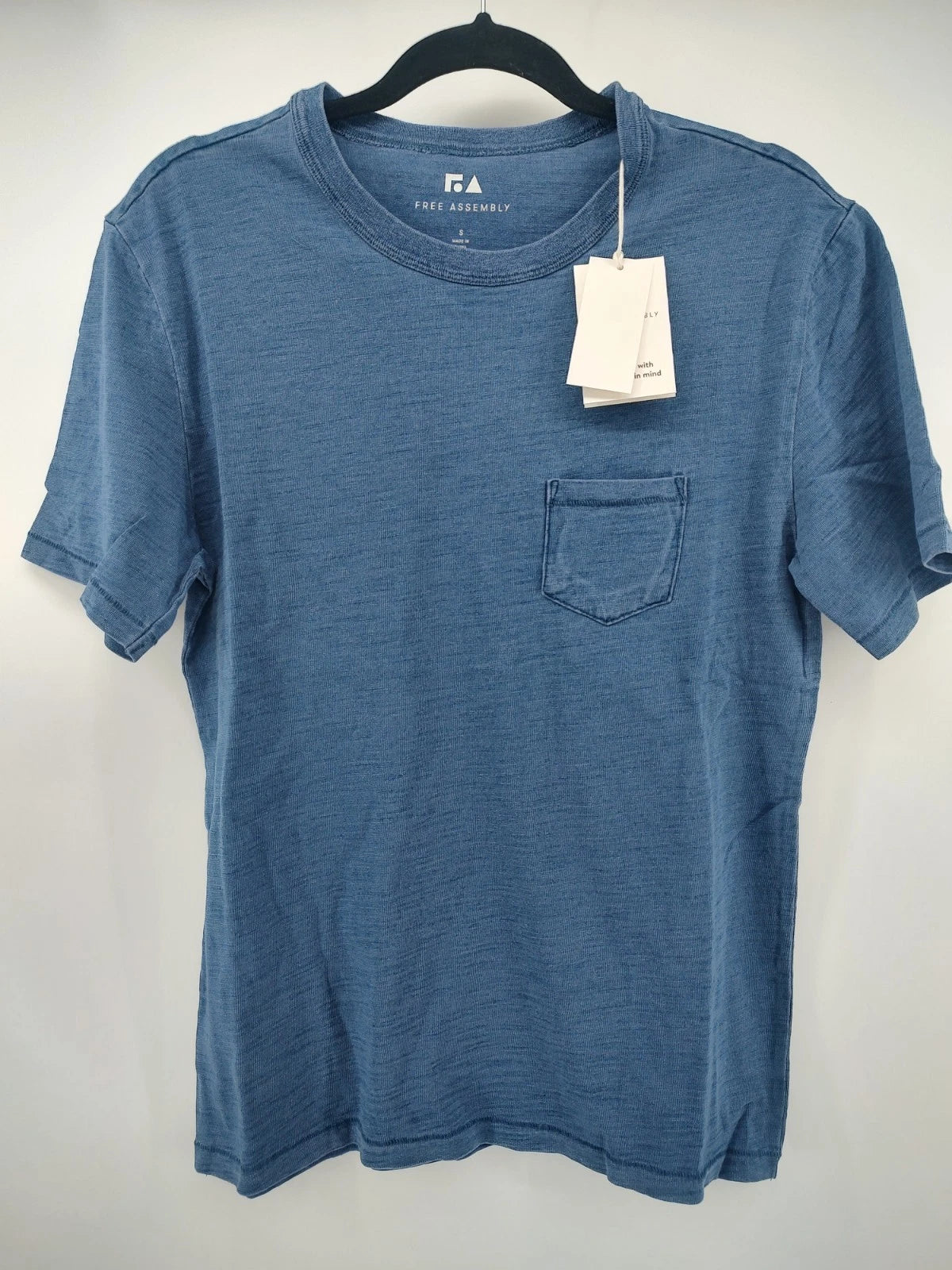 Free Assembly Men's T-Shirt size Small Solid Indigo Crew Neck Short Sleeves New