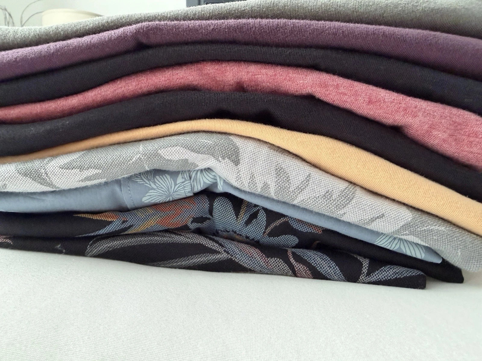 Travis Mathew Lot Of 10 3 Polos 1 Button Up And 6 T Shirts All Large Excellent