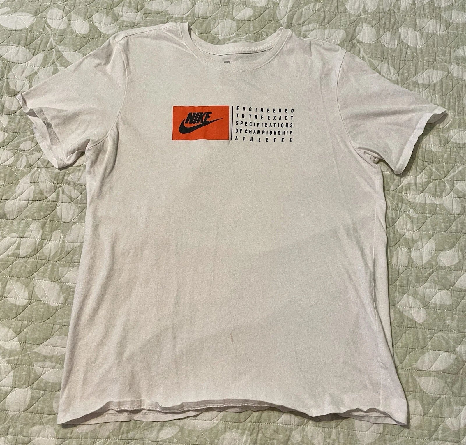 Modern Nike teeClean simple teeSize xlNo major flaws