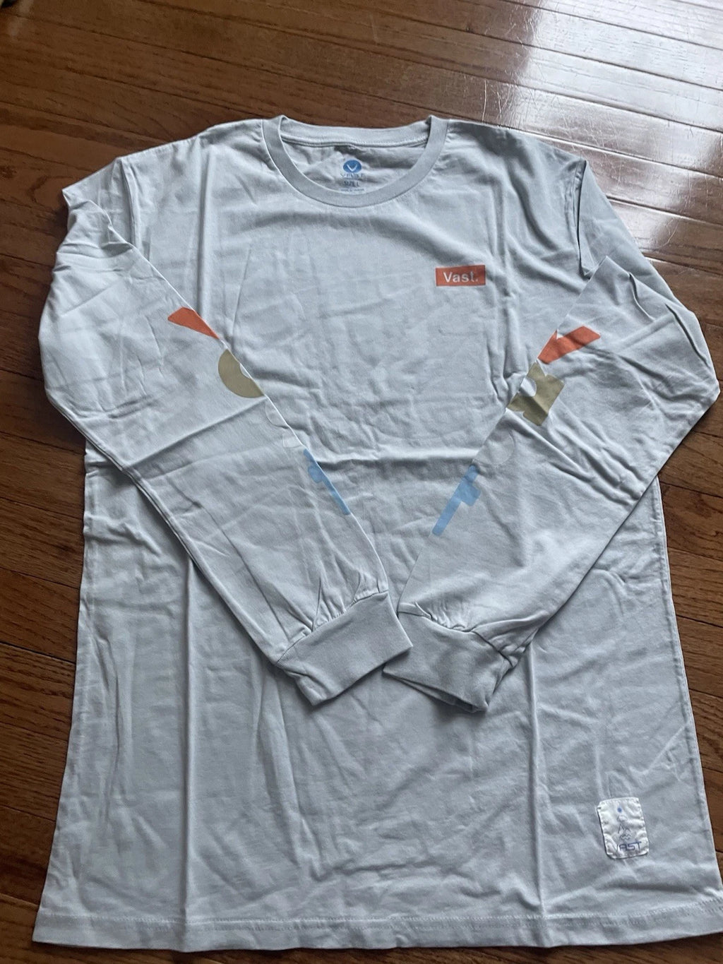 Vast Life Graphic T-Shirt Long Sleeve Spell Out NWT Size Large Gray Orange Blue