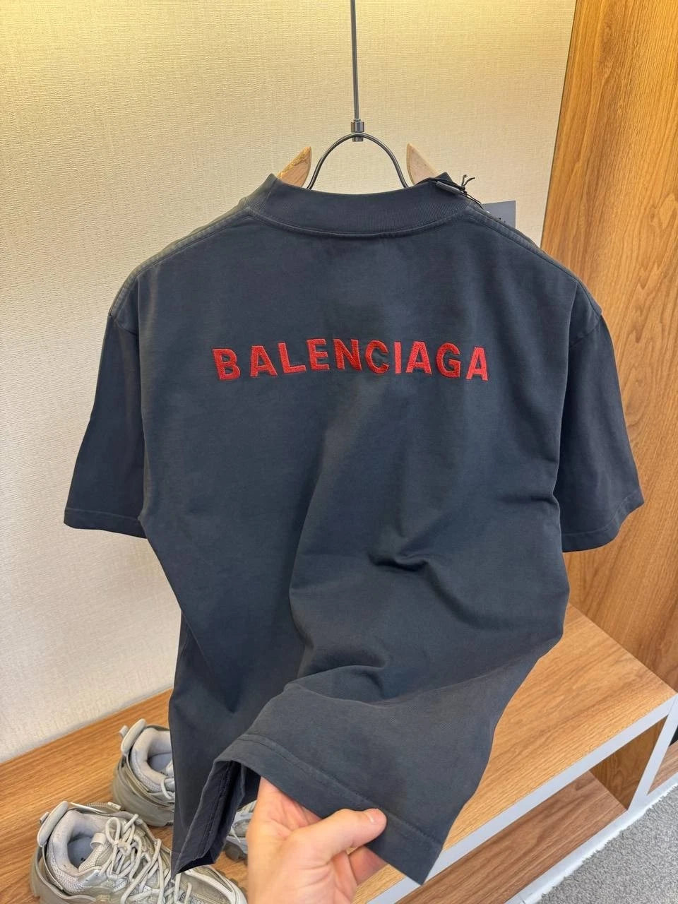 Balenciaga t-shirt new original available in size S/M/L-