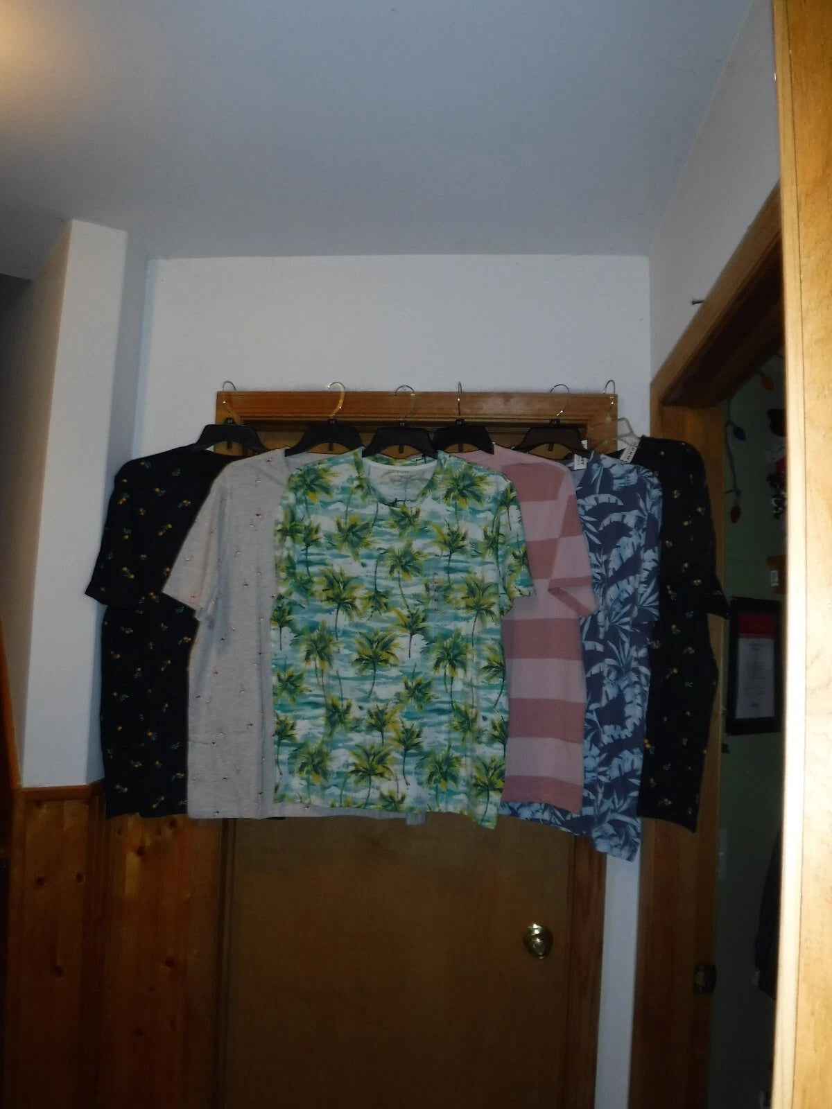 Short Sleeve  Soft Men's T-Shirts ,Old Navy, size XXL,XL,L,M, Multi Color NWT